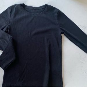 Uniqlo Ribbed Black Long Sleeve Tee
